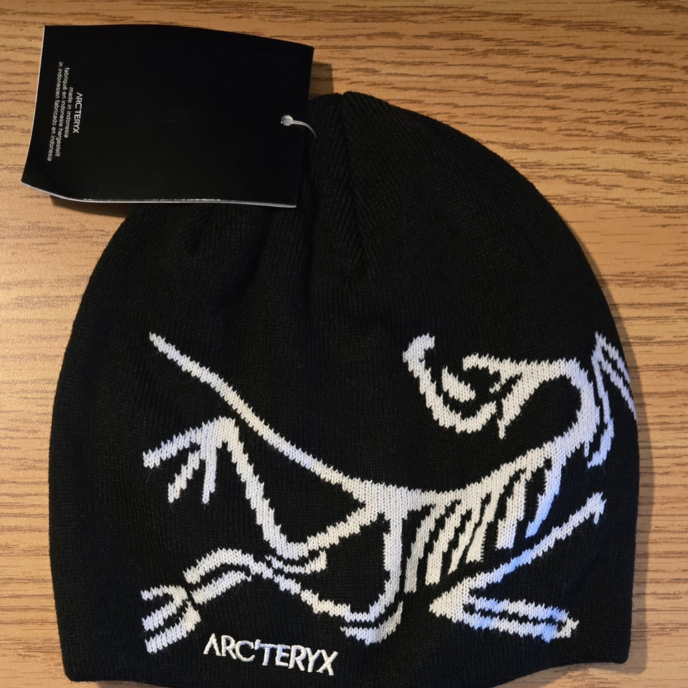 Arc'teryx Black and White Fernie Toque